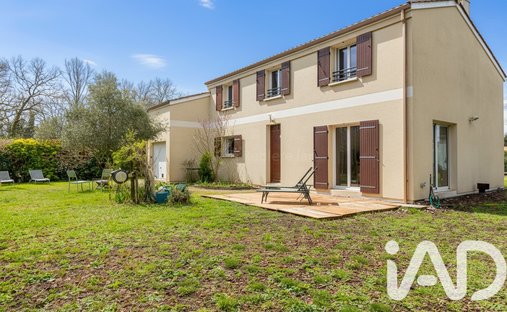 House in Sud, Léognan, France 1