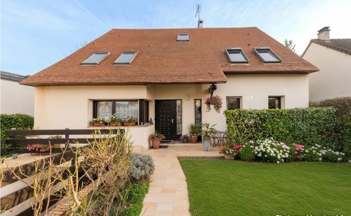 House in Village Doumer, Carrieres-sur-Seine, France 1