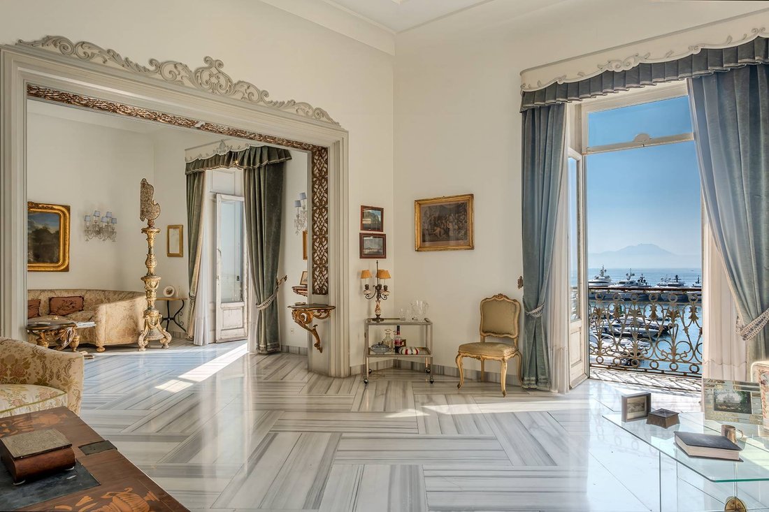 Apartment in Mergellina, Naples, Campania 1 - 18810879