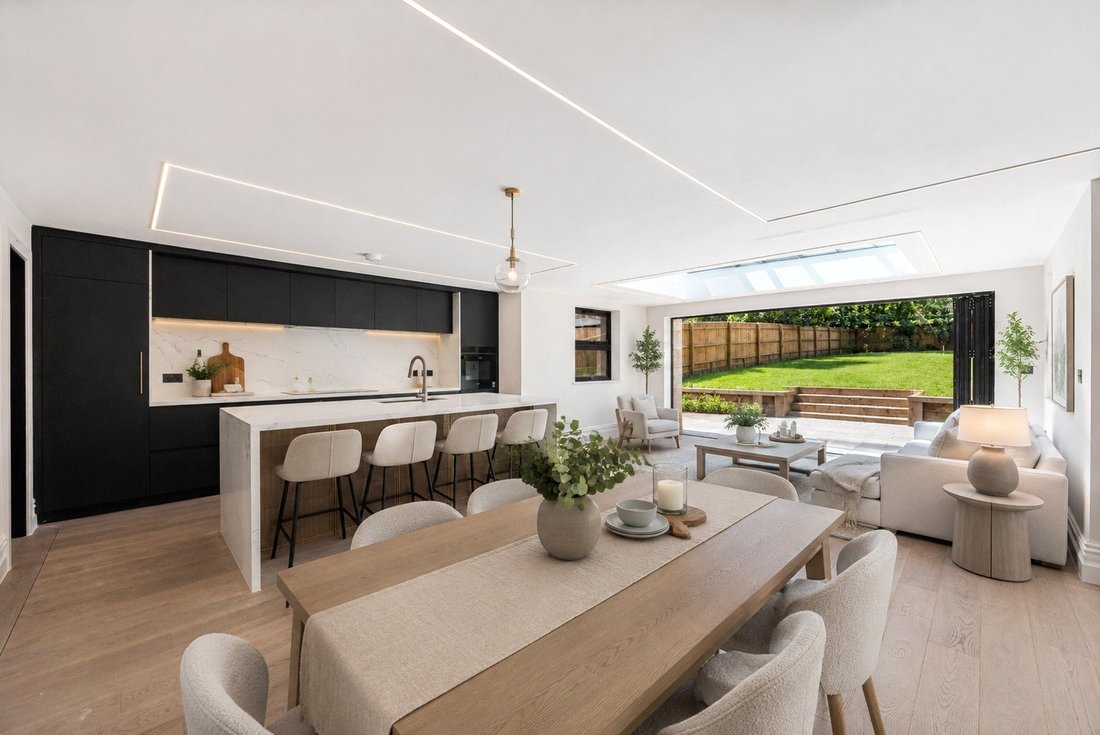 House in Windlesham, England 4 - 18806520