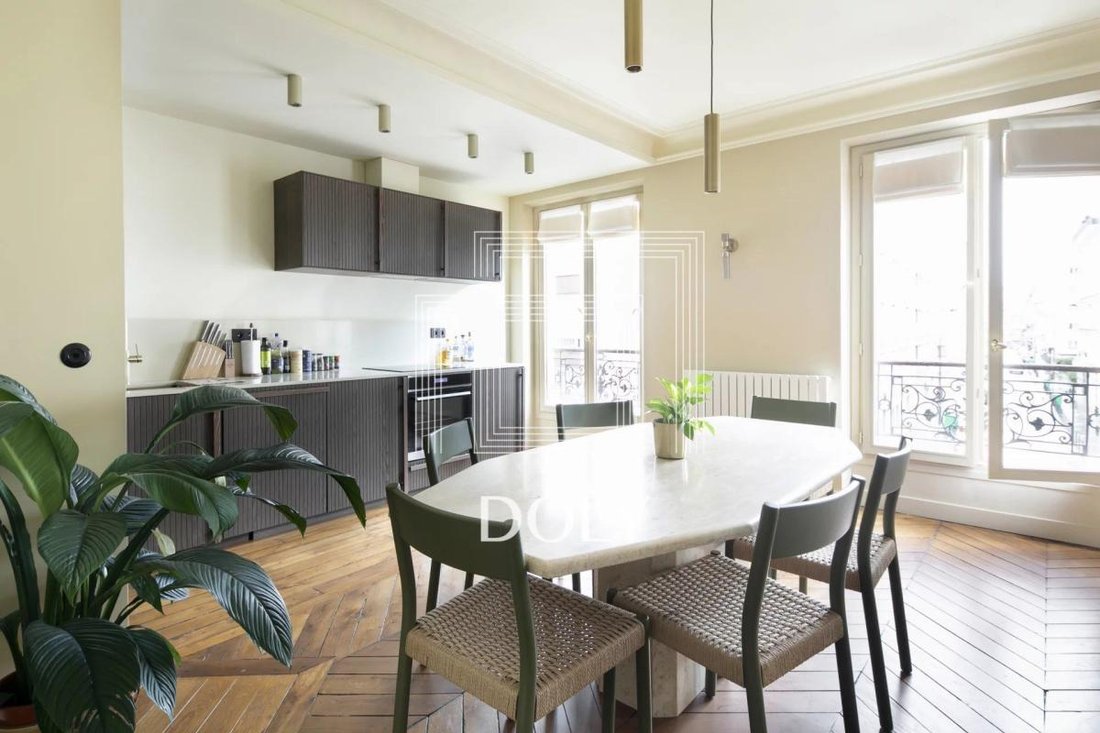Apartment in Saint Thomas d'Aquin, Paris 7e Arrondissement, Paris 4 - 18815334