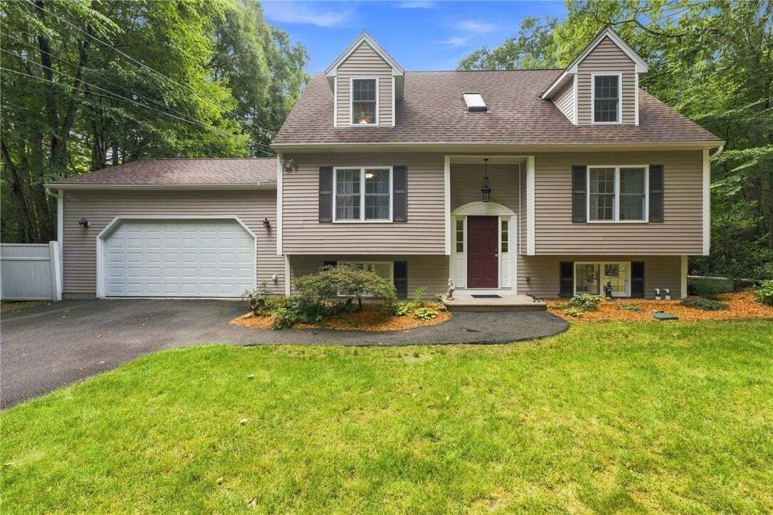 House in Burrillville, Rhode Island, United States 1 - 18813552