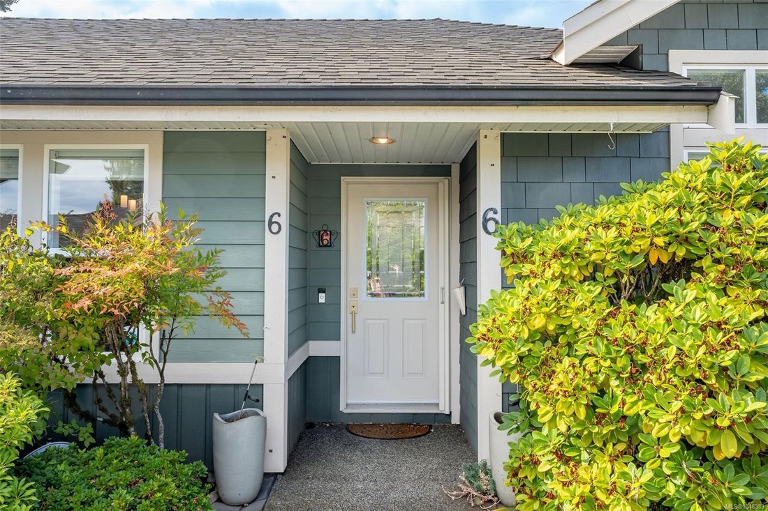 House in Saanich, British Columbia, Canada 3 - 18815428