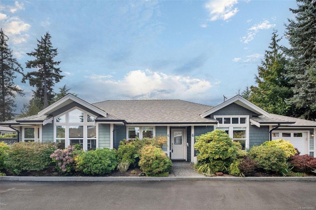 House in Saanich, British Columbia, Canada 2 - 18815428