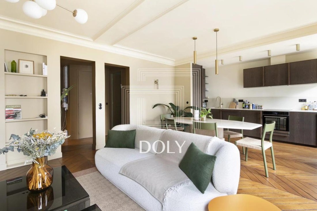 Apartment in Saint Thomas d'Aquin, Paris 7e Arrondissement, Paris 3 - 18815334