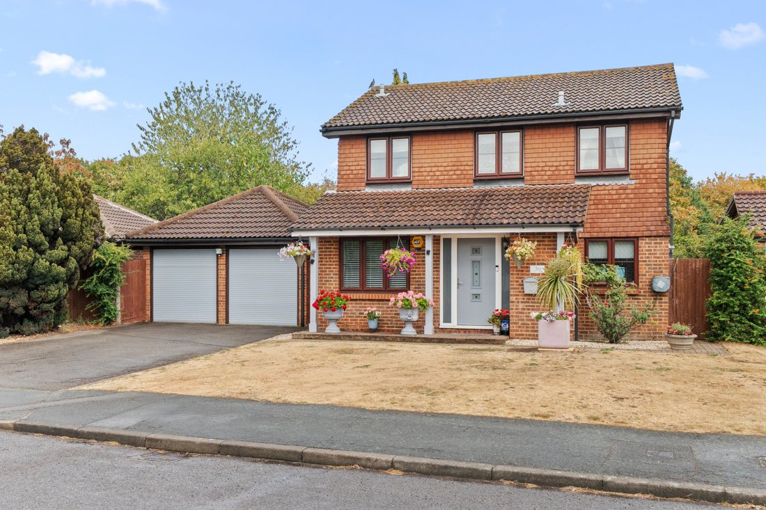 House in Chertsey, England 1 - 18813865