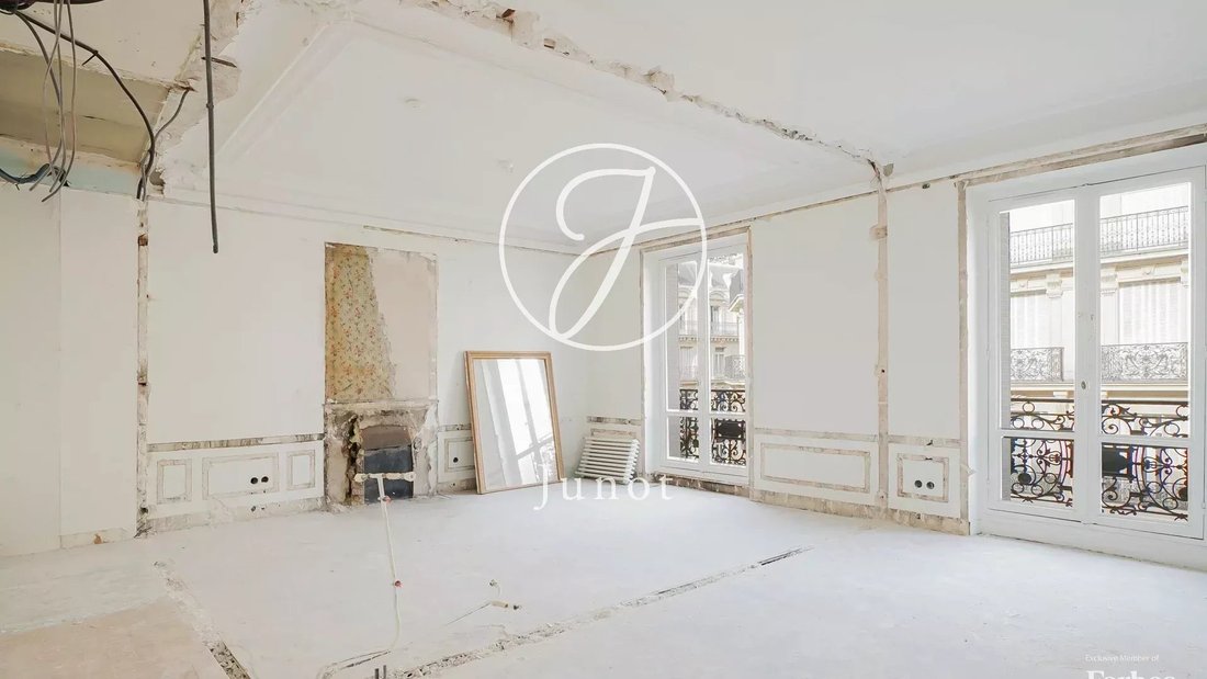 Apartment in Triangle d'Or, Paris 8e Arrondissement, Paris 1 - 16697422