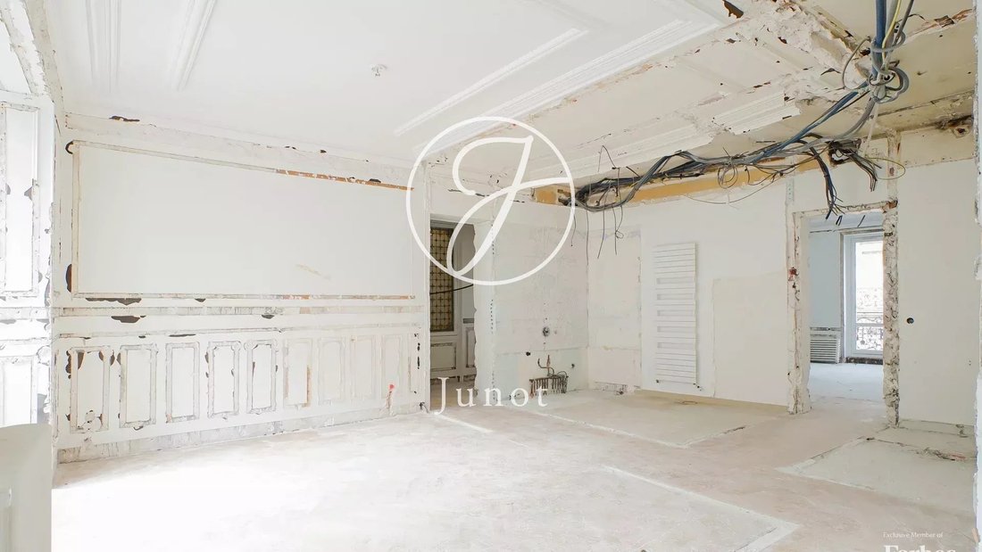 Apartment in Triangle d'Or, Paris 8e Arrondissement, Paris 5 - 16697422
