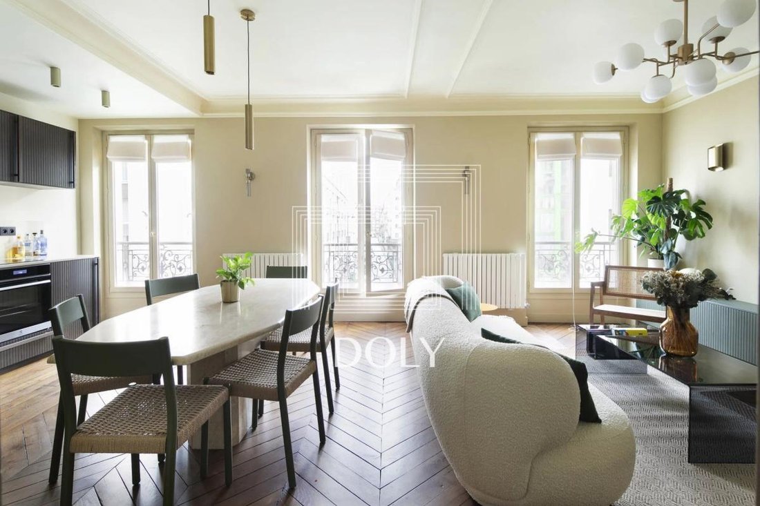 Apartment in Saint Thomas d'Aquin, Paris 7e Arrondissement, Paris 1 - 18815334