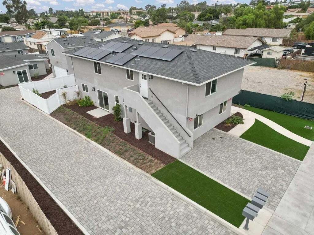 Chula Vista, California, United States 2 - 18814346