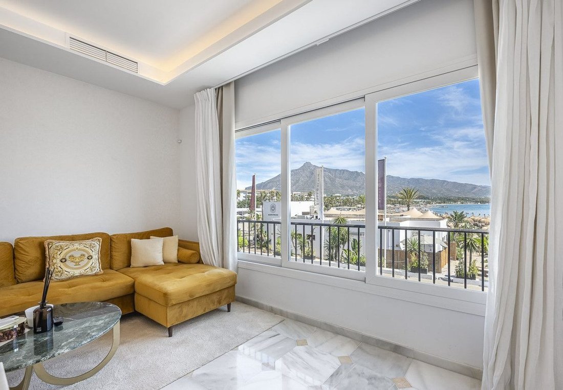 Wohnung in Puerto Banús, Marbella, Spanien 1 - 18811432