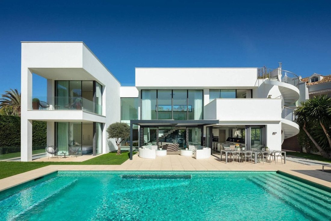 Villa en Playa Puerto Banús, Marbella, España 1 - 18812089