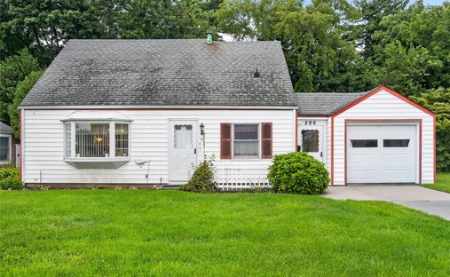 House in Carle Place, New York, United States 1