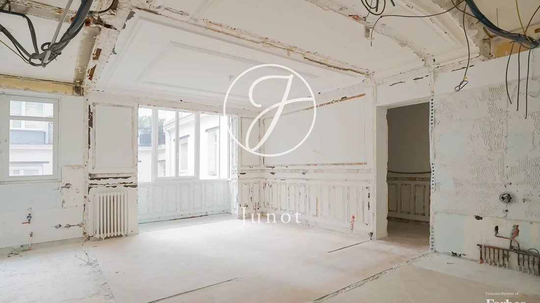 Apartment in Triangle d'Or, Paris 8e Arrondissement, Paris 4 - 16697422