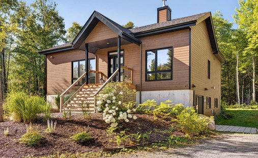 House in Lac-Supérieur, Quebec, Canada 1