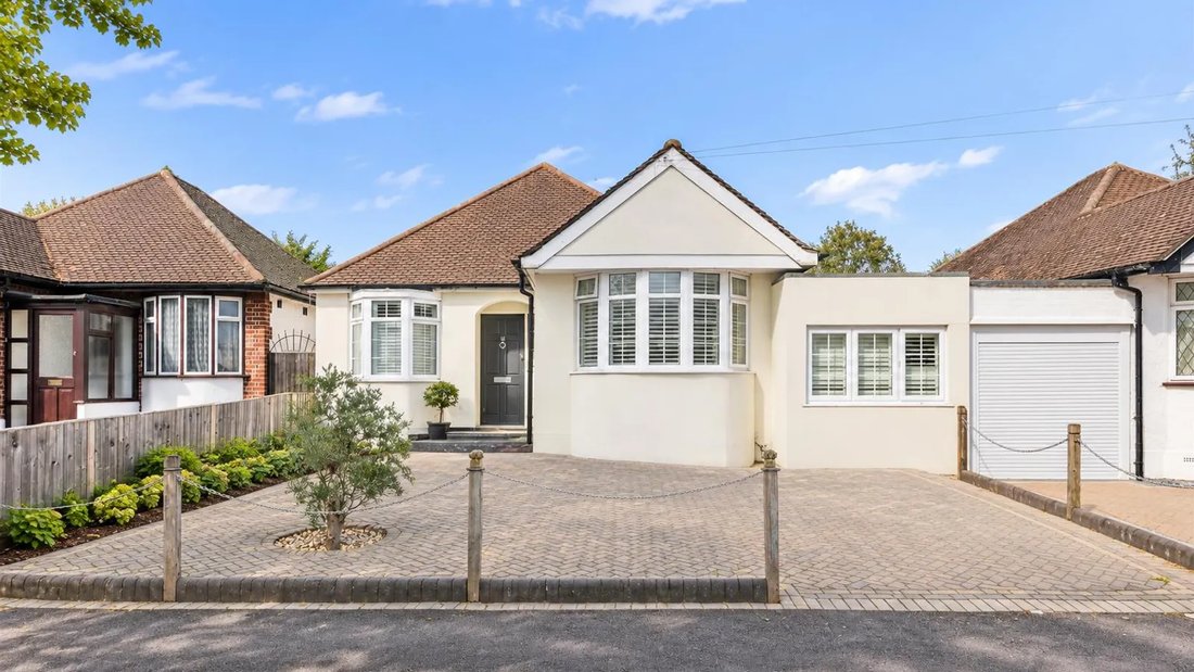 Bungalow in Ruislip, Hillingdon, England 1 - 18808156