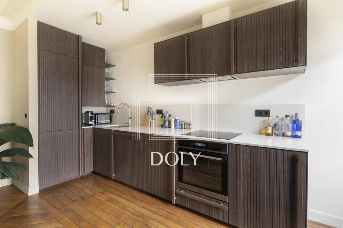 Apartment in Saint Thomas d'Aquin, Paris 7e Arrondissement, Paris 5 - 18815334