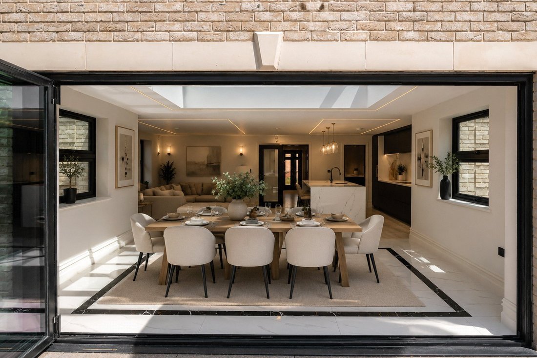 House in Windlesham, England 3 - 18806512