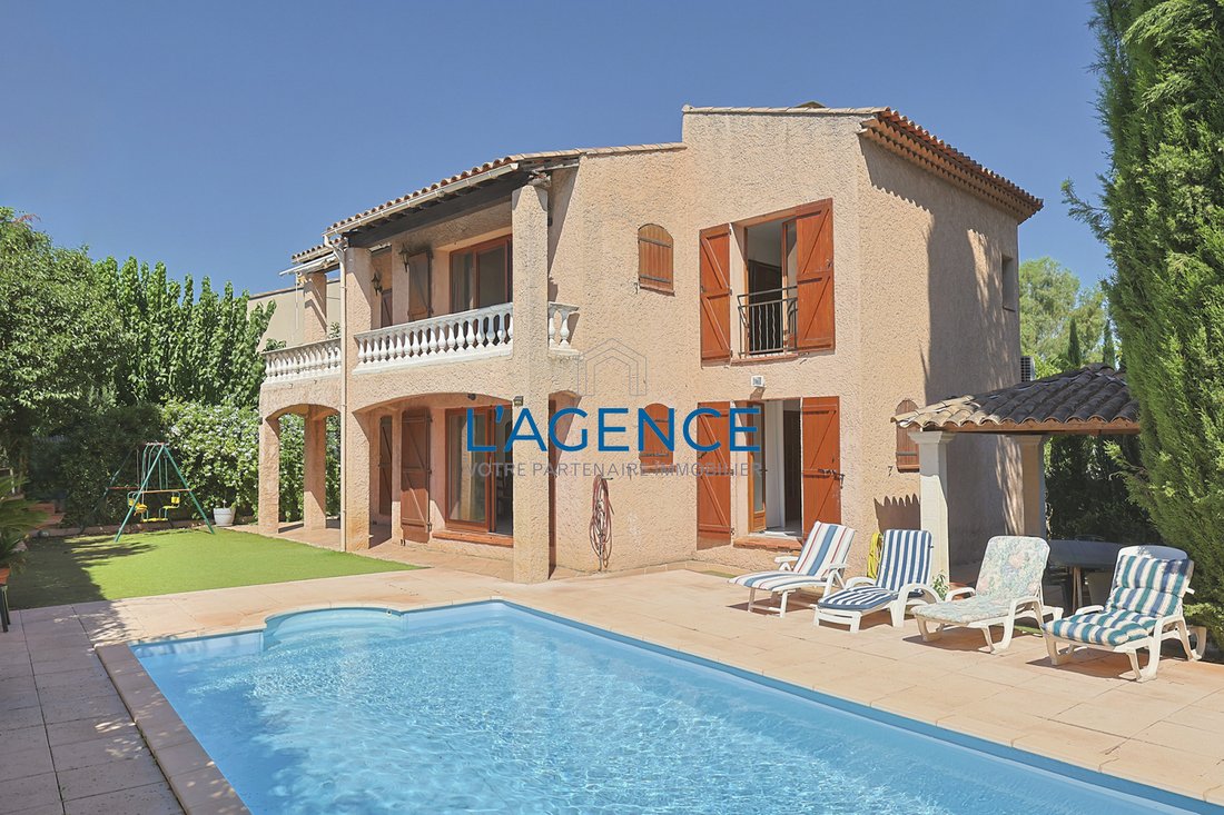 Villa in Hyeres, Provence-Alpes-Côte d'Azur, France 1 - 18812501