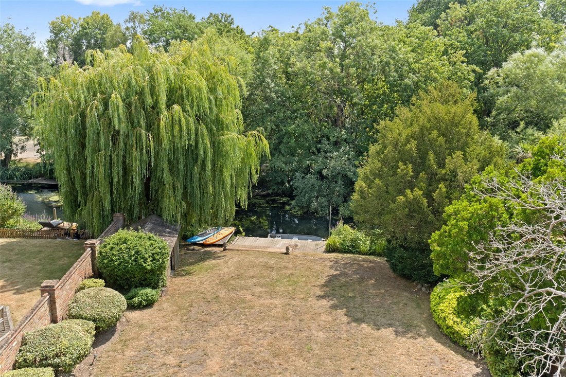 House in Shepperton, England 2 - 18813757