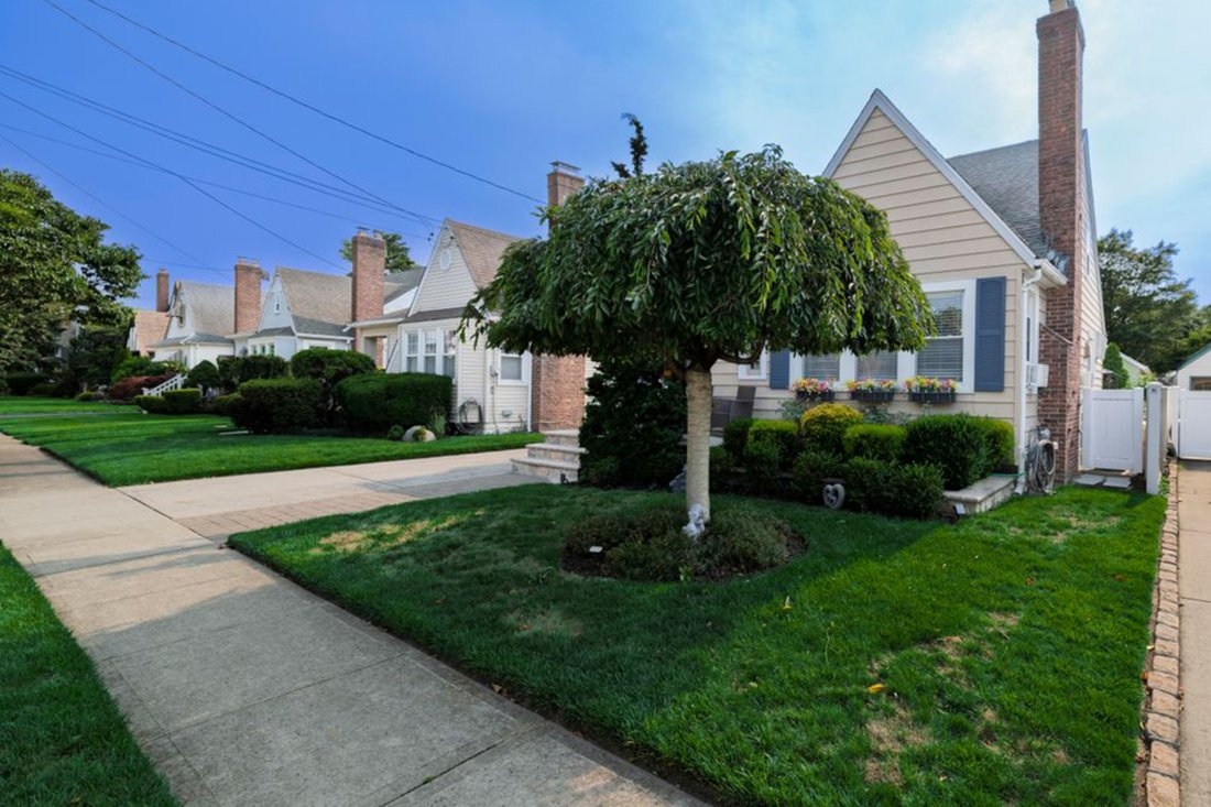 House in Malverne, New York, United States 2 - 18498676