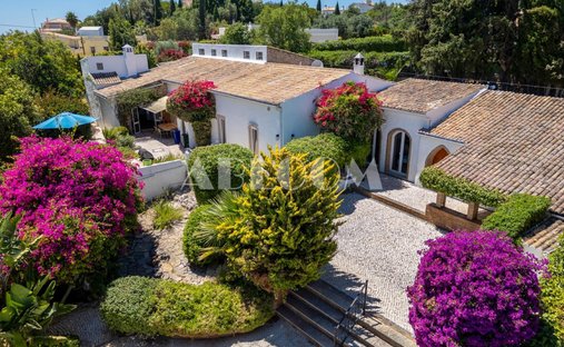 Villa in Quarteira, Algarve, Portugal 1