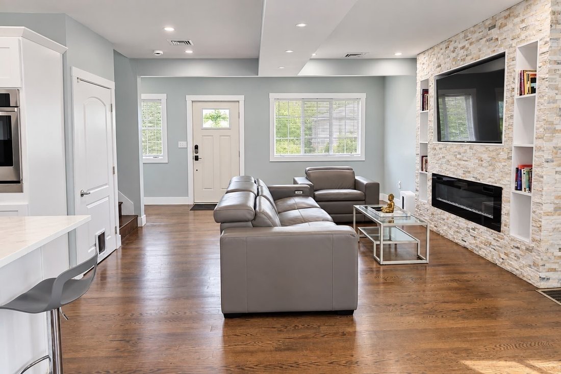 House in Revere, Massachusetts, United States 5 - 18815073