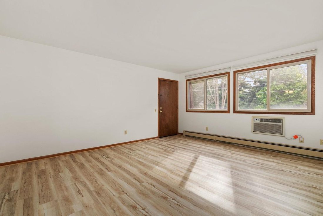Cross Plains, Wisconsin, United States 4 - 18813977