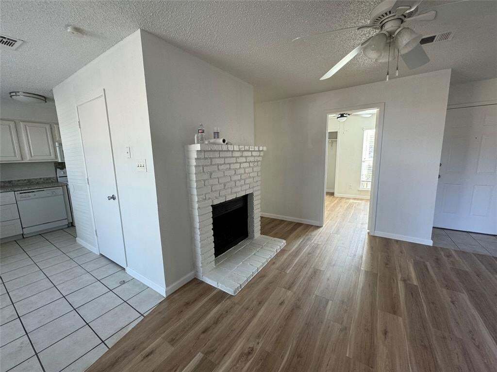 North Richland Hills, Texas, United States 5 - 18814942