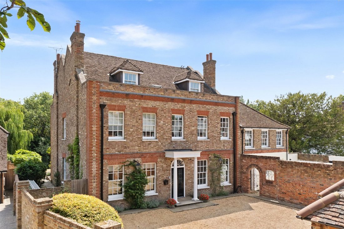 House in Shepperton, England 1 - 18813757