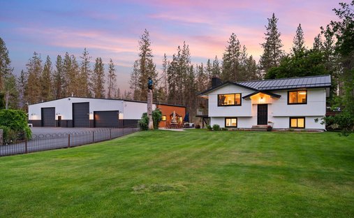 House in Nine Mile Falls, Washington, United States 1
