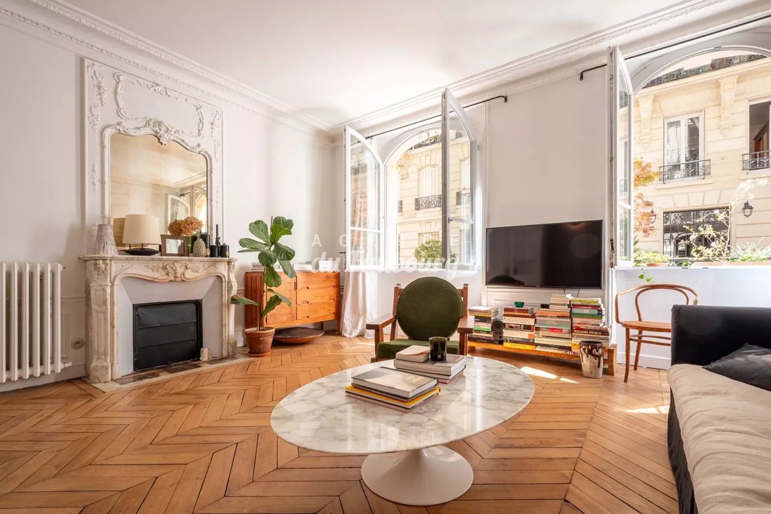 Apartment in Trudaine-Maubeuge, Paris 9e Arrondissement, Paris 1 - 18812754