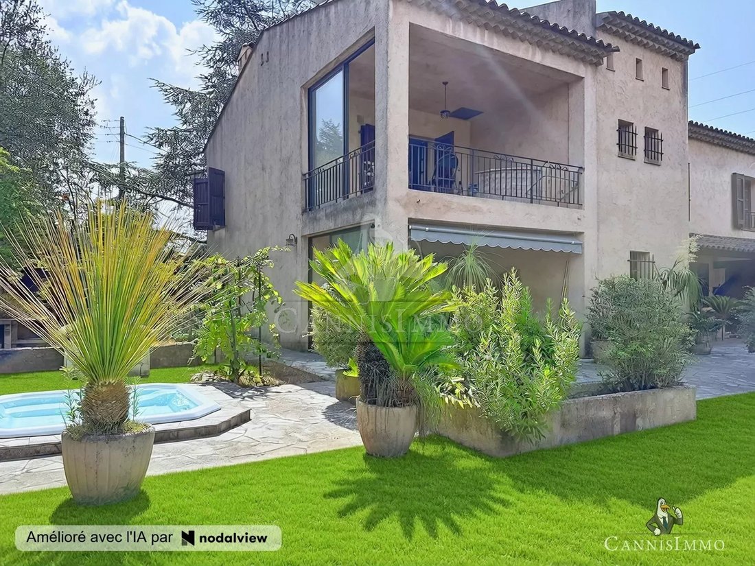 Casa en Mougins, Provenza-Alpes-Costa Azul, Francia 1 - 18812397