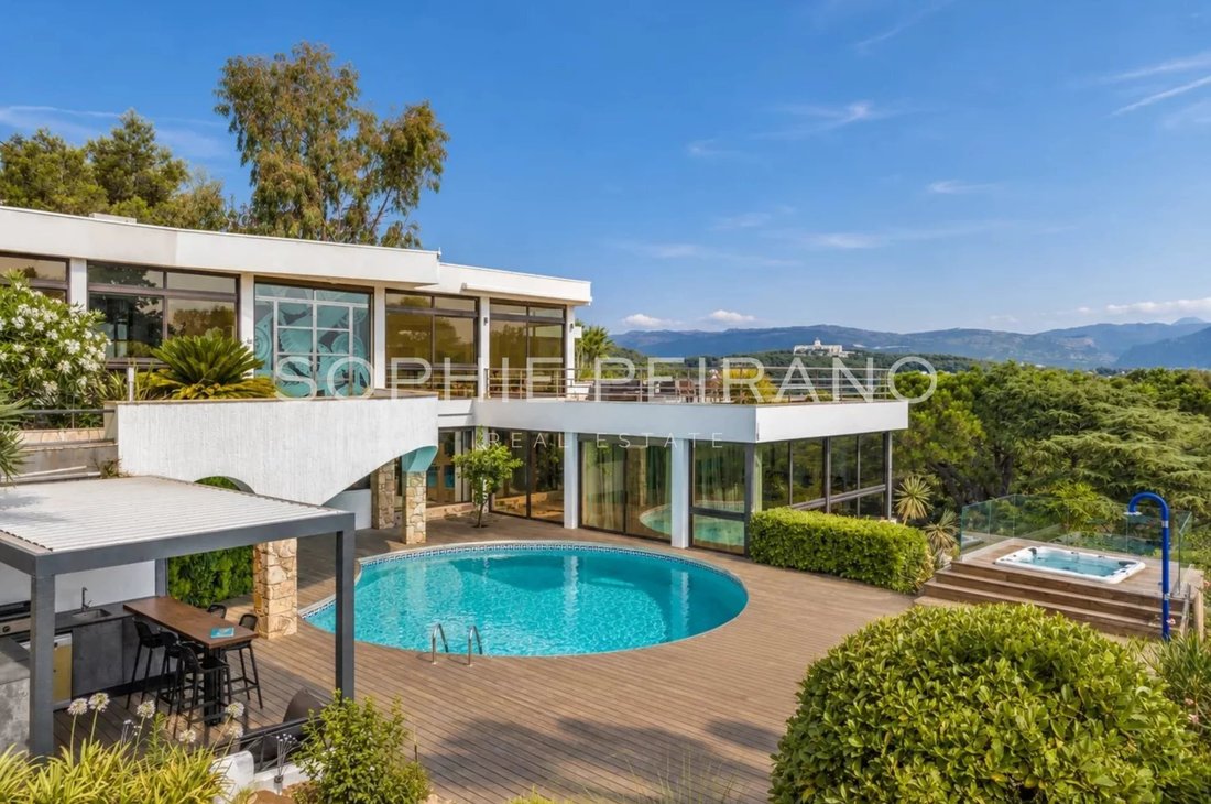 Villa in Cannes, Provence-Alpes-Côte d'Azur, France 1 - 15486860