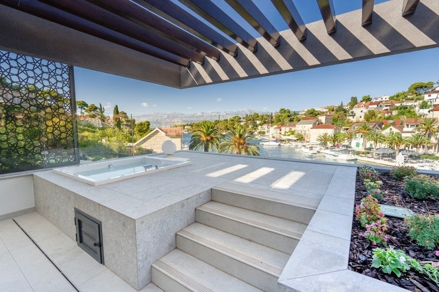 Villa in Splitska, Gespanschaft Split-Dalmatien, Kroatien 3 - 18815275
