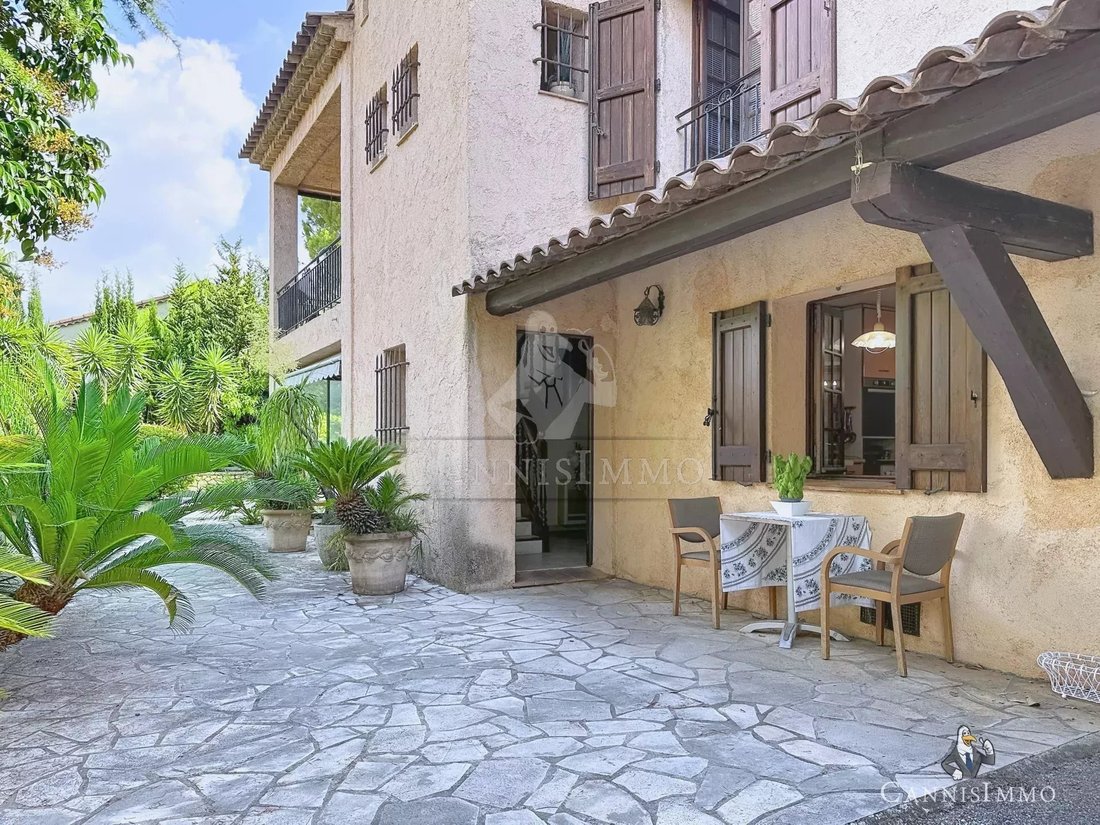 Casa en Mougins, Provenza-Alpes-Costa Azul, Francia 2 - 18812397