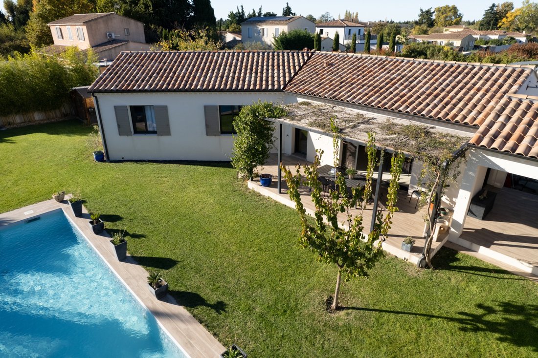 Villa in Nevons-route d'Apt, L'Isle-sur-la-Sorgue, France 1 - 17687642