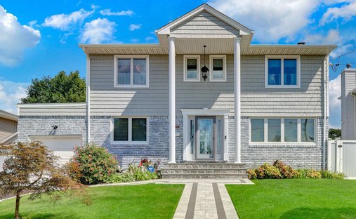 House in Massapequa, New York, United States 1