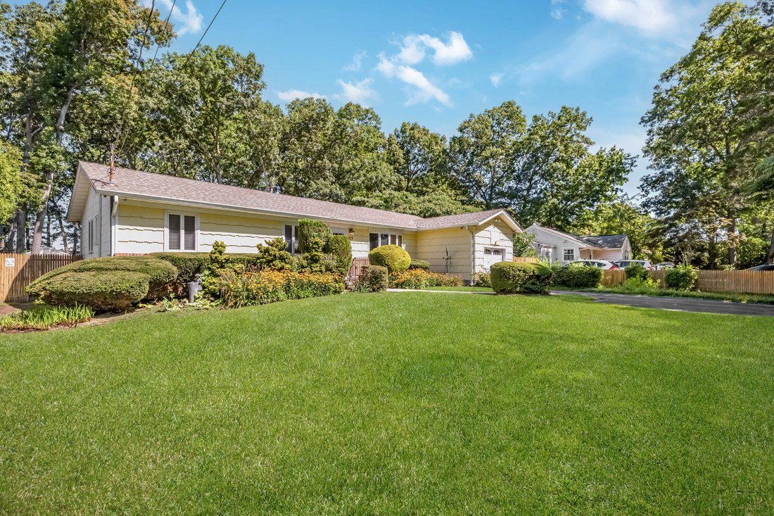 House in Deer Park, New York, United States 2 - 18811158
