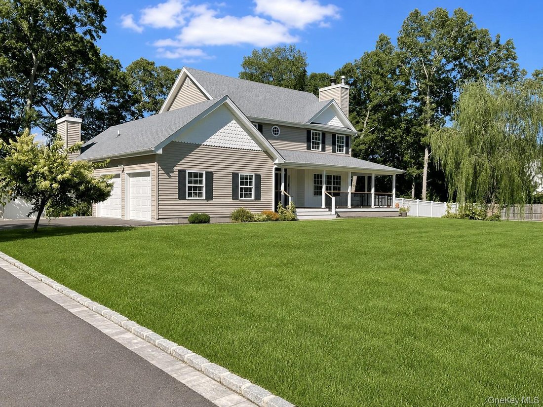 House in Yaphank, New York, United States 1 - 18815166