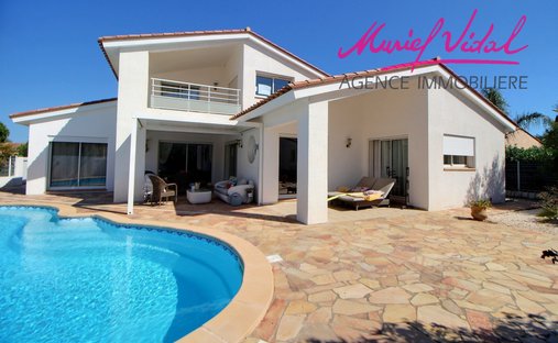 Villa a Saint-Cyprien, Occitania, Francia 1
