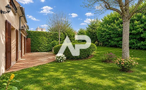 House in Centre Ville, Rueil-Malmaison, France 1