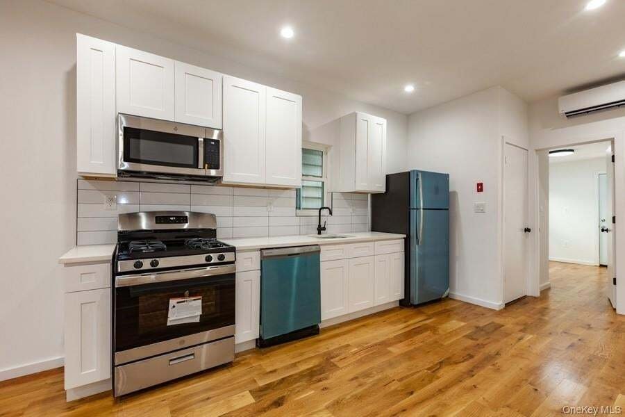 House in New York, New York, United States 4 - 18811555