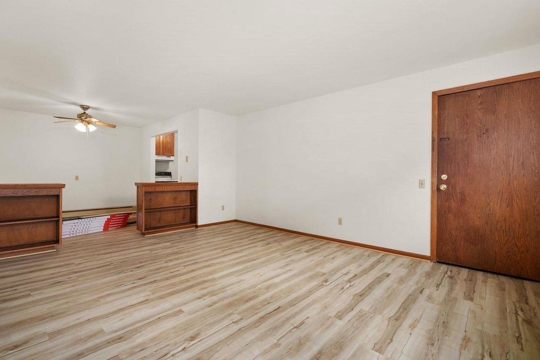 Cross Plains, Wisconsin, United States 5 - 18813977