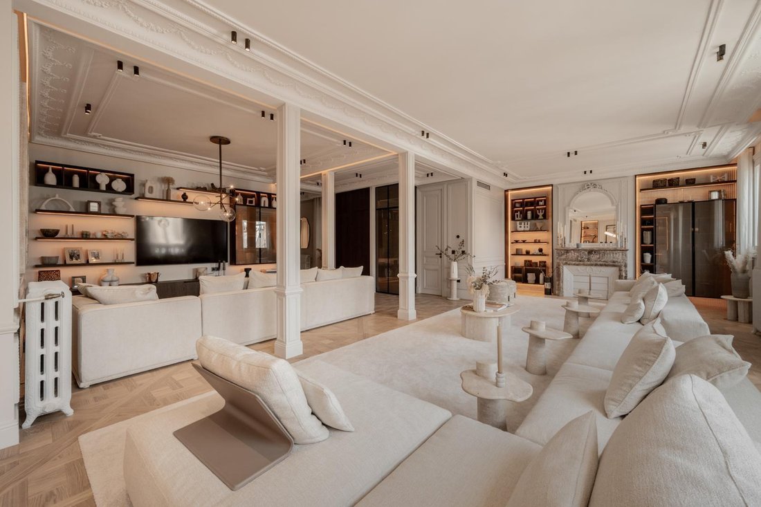 Apartment in Saint Philippe du Roule, Paris 8e Arrondissement, Paris 1 - 18812712