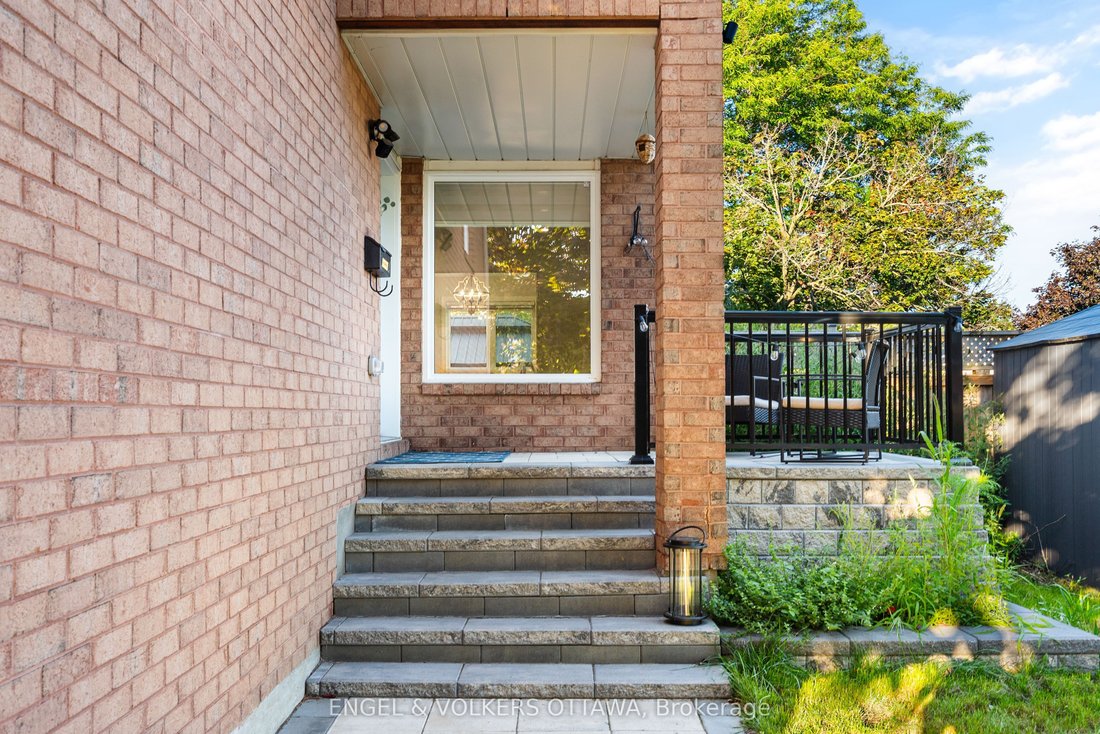 House in Ottawa, Ontario, Canada 2 - 18815436