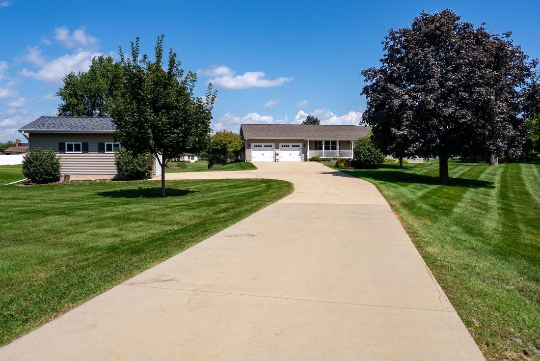 House in DeWitt, Iowa, United States 3 - 18811796