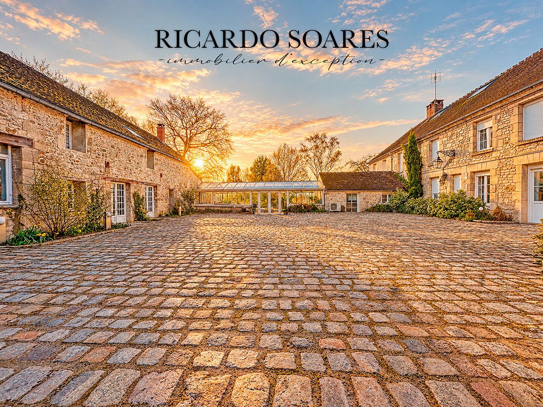 Villa in Senlis, Hauts-de-France, France 1 - 18405362