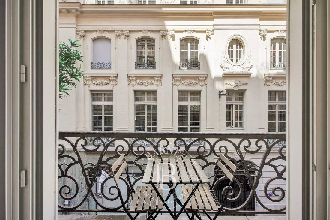 Apartment in Elysées-Madeleine, Paris 8e Arrondissement, Paris 2 - 18816529