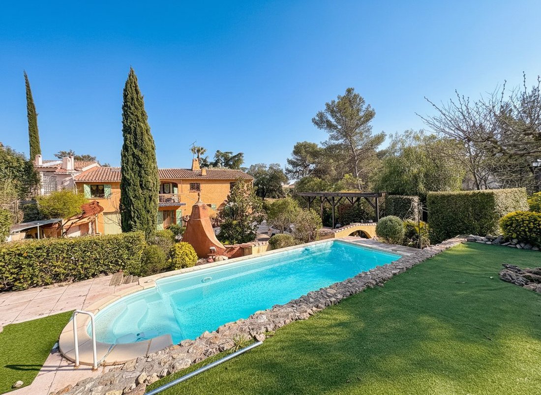Villa in Partie Nord-Ferrieres-Cadenades-Rouviere, Le Muy, France 1 - 17456441